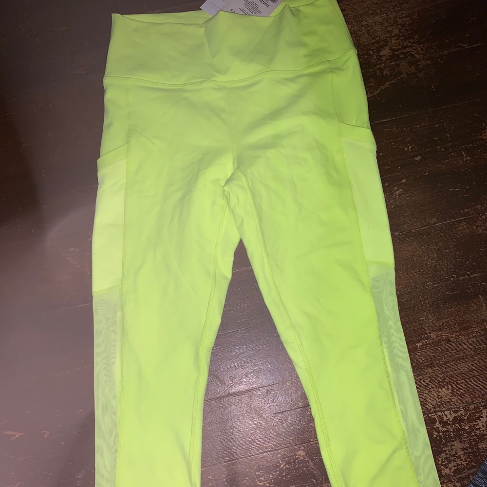 Fabletics Neon High Waisted Mila Pocket Capri M/8